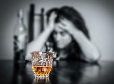 Může se alkoholik naučit pít s mírou?