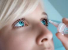Použití očních kapek při léčbě šedého zákalu