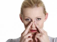 Sår hals fra snorking Snorking kan forårsake smerter i halsen og nakken