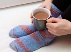 Zimne stopy i dłonie: przyczyny i leczenie
